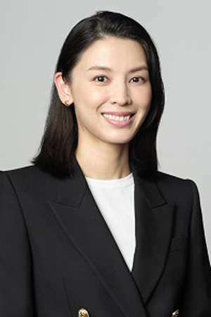 申 真衣