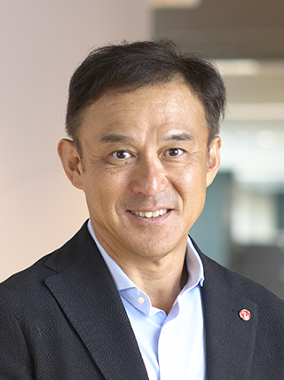 Yoshinami Takahashi