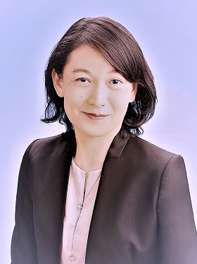 足立 朋子