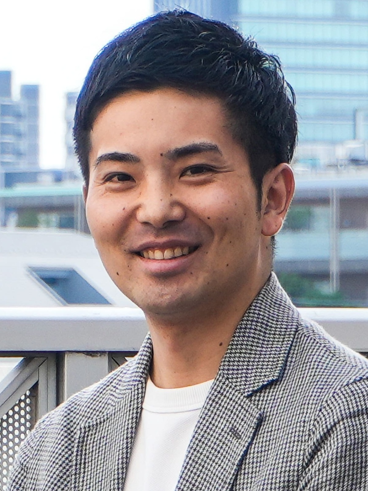 舘林 真一
