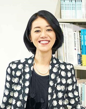 中室 牧子 氏
