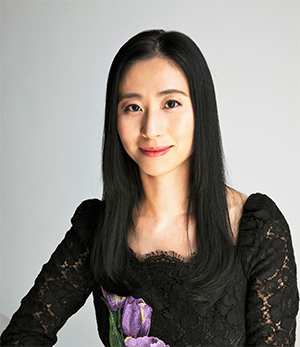 三浦 瑠麗 氏