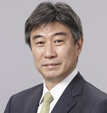 有泉 秀 氏