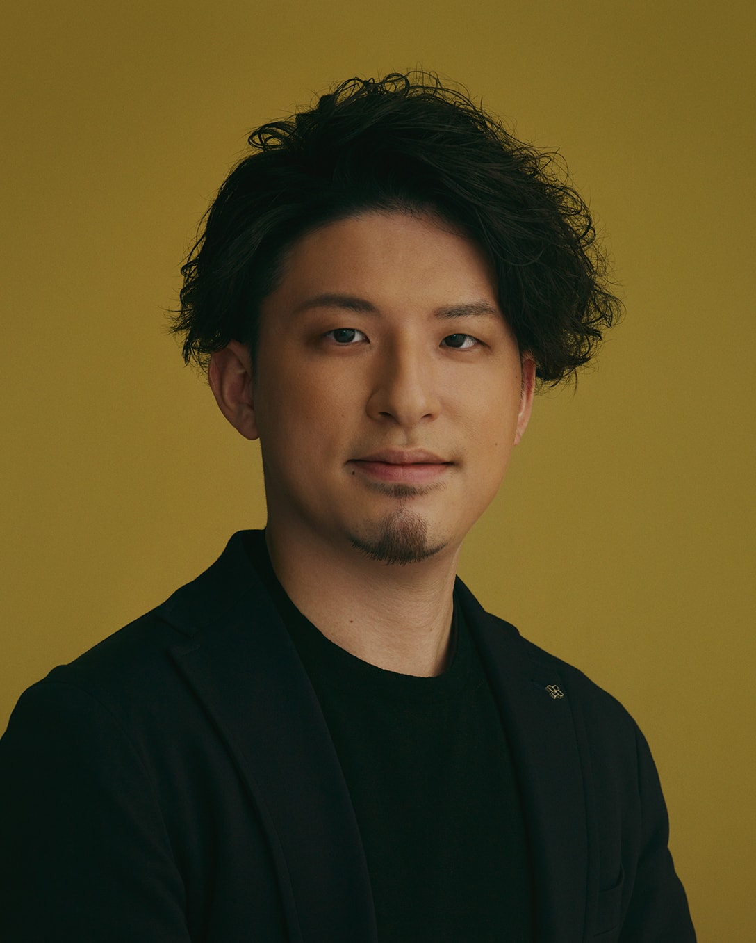 山内 万丈 氏