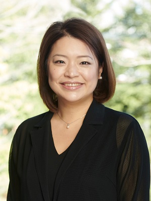 須賀 千鶴 氏