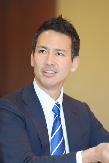 川鍋 一朗 氏